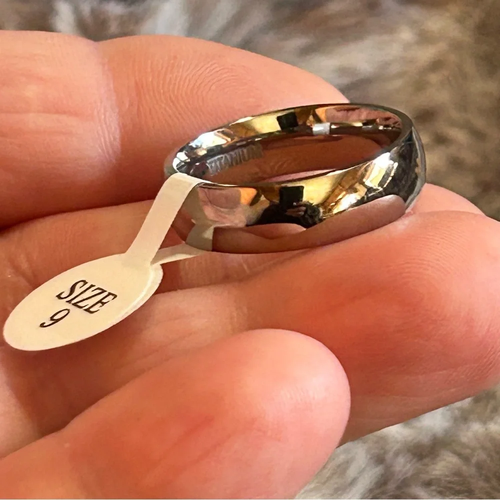 Men’s 6mm polished Titanium comfort band wedding ring NIB 9